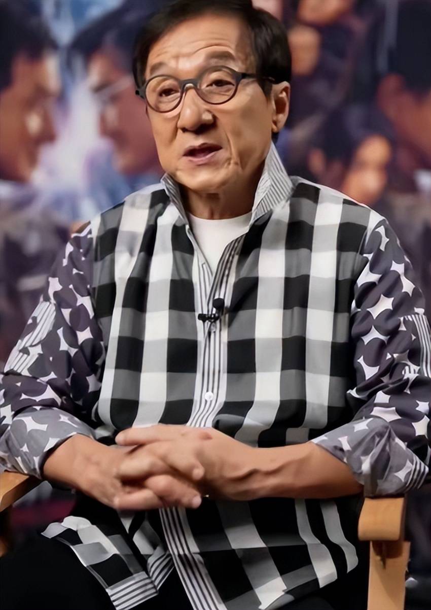 不过对于这种可笑传闻,成龙和吕秀菱均没有任何回应