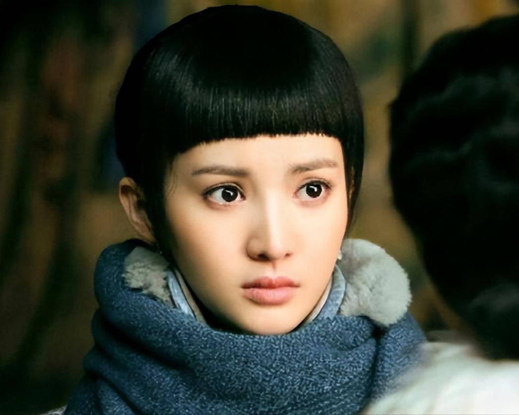2011年《七种武器之孔雀翎》.金晨毕业后顺理成章踏了进演艺圈.有了