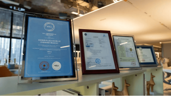 由远洋集团开发运营的北京CBD核心区Z6项目荣获LEED铂金级、绿建三星、WELL等认证