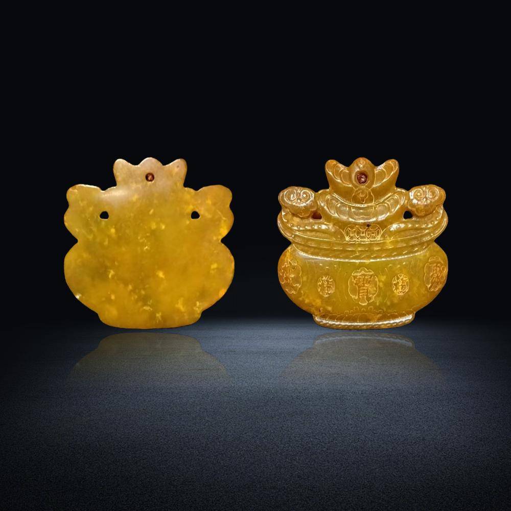 【张先生私人珍藏】清代黄玉浮雕元宝钮聚宝盆福字玉牌：黄玉吉器的招财纳福之韵