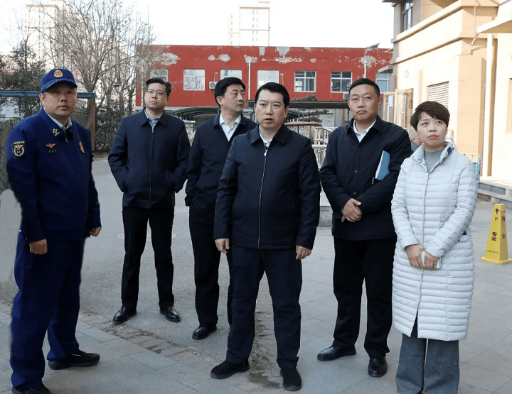 高邑县委副书记,县长苗润涛调研道路交通安全及电动车"全链条"整治
