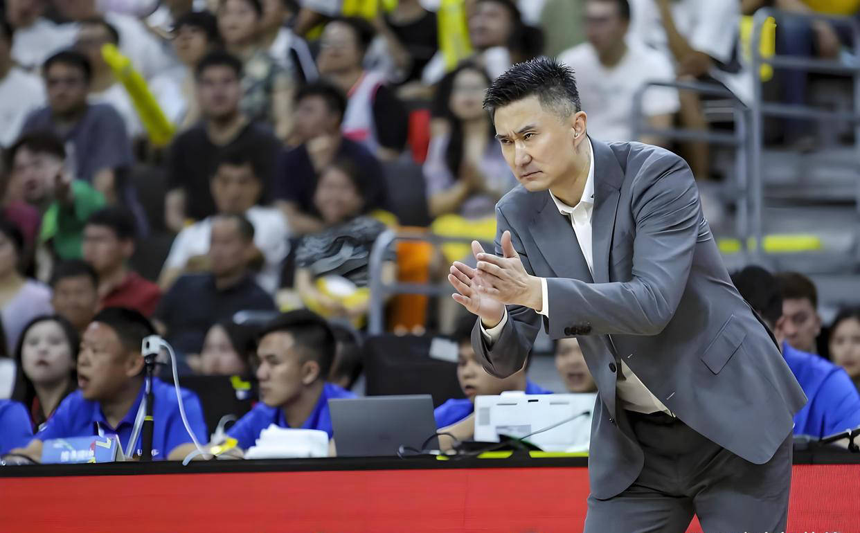 裁判重拳压制软柿子邱彪、韩硕、钟诚，却对杜锋敬畏有加