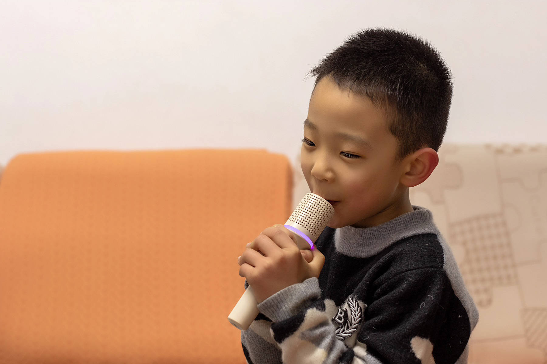 得胜H2小哑铃音箱，让孩子放下手机变身家庭歌唱家