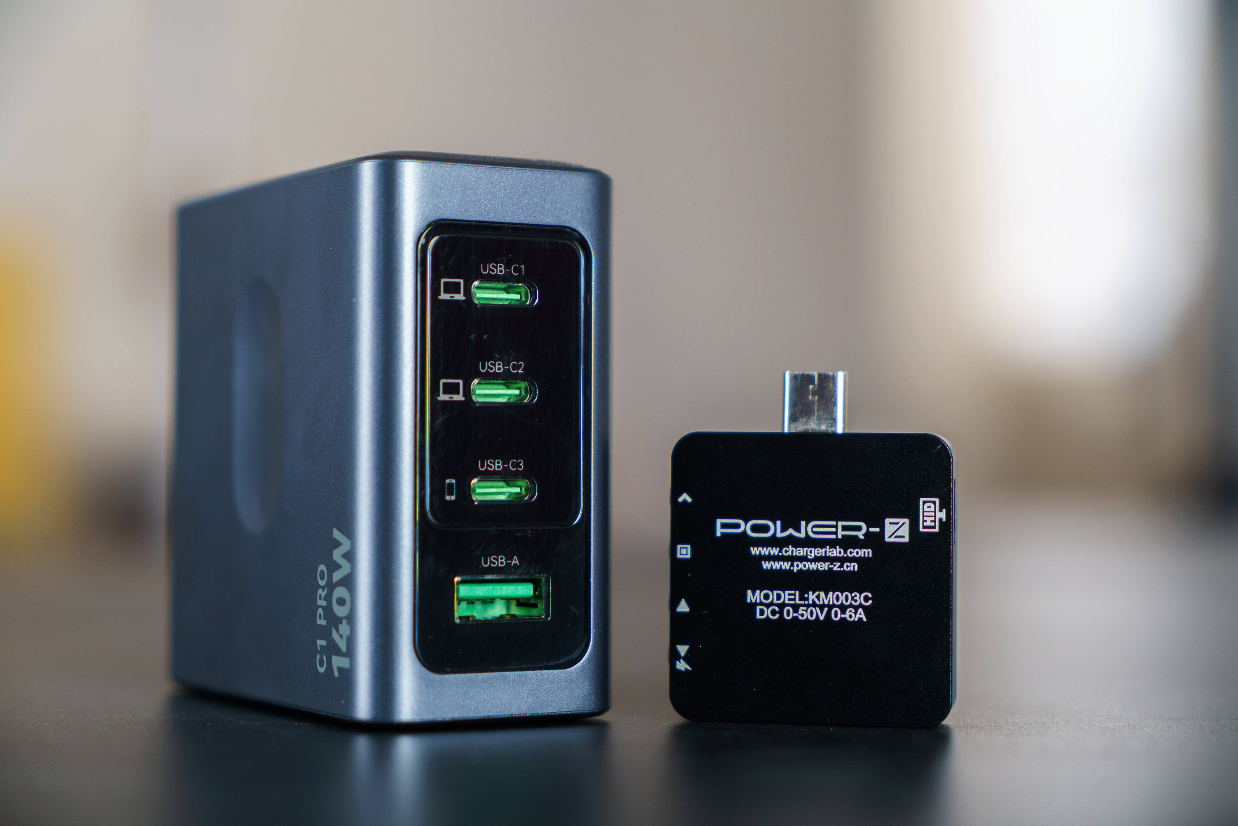 新品牌出的屏显氮化镓多口充电器值得买吗?海赛力C1 Pro体验分享