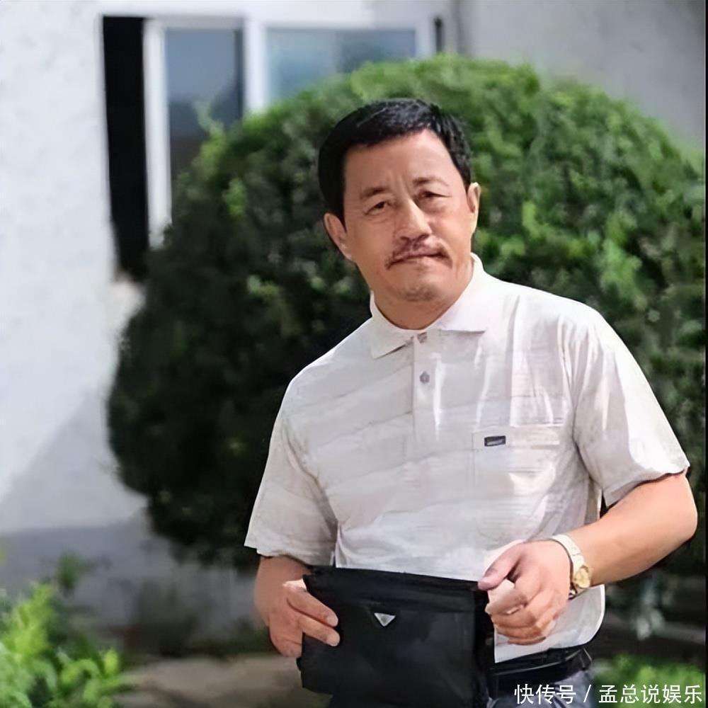 62岁王长贵现状:住大豪宅打吊瓶,每月退休金4500元,小娇妻相伴