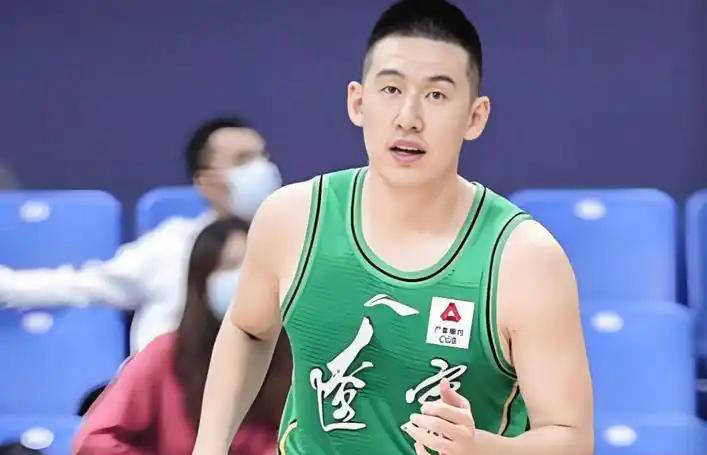 辽宁男篮官宣两员大将离队，后卫与中锋相继告别，赵继伟复出时间明确