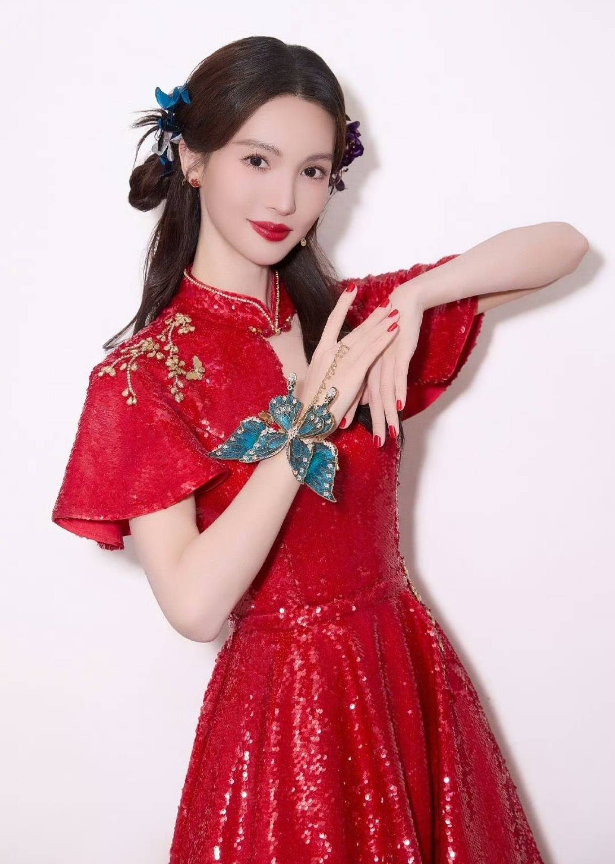 金晨自曝没接到春晚邀请?一句不够喜庆笑翻网友