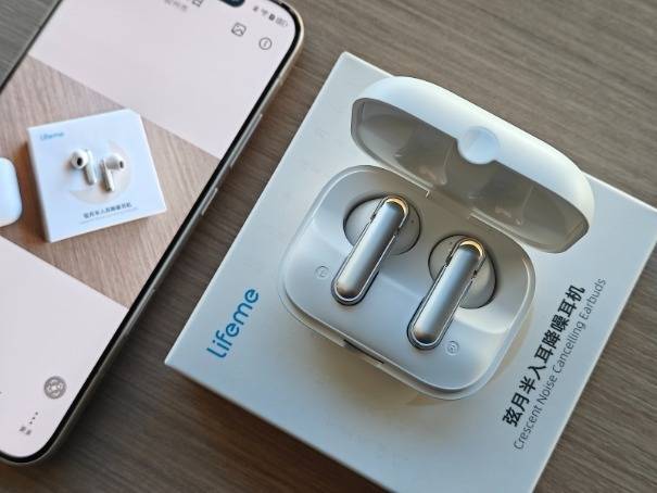 地铁里的弦月：这副耳机如何用东方美学，治愈了我的通勤焦虑！