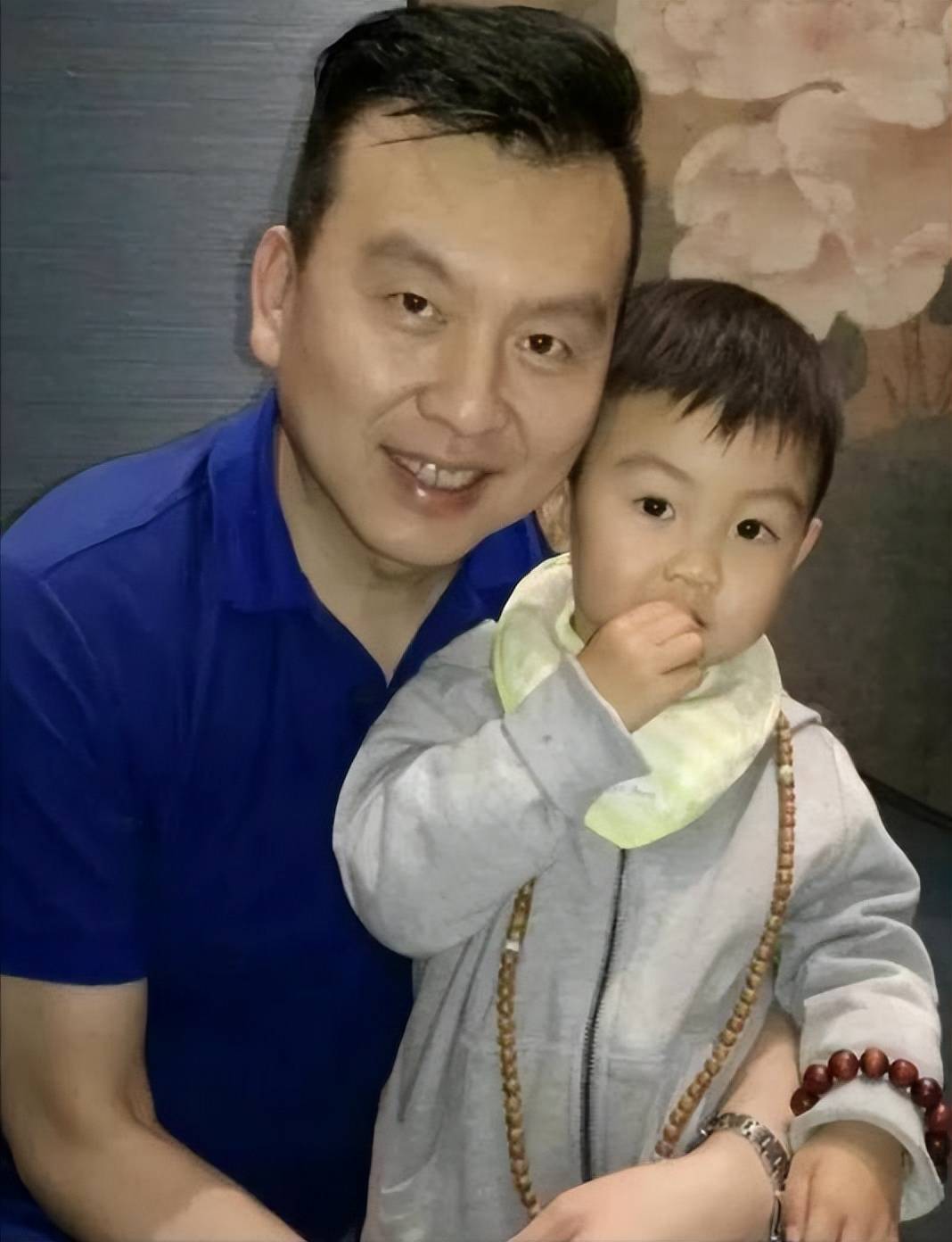 儿子丢了,父亲走了,妻子跑了,央视主持张泽群如今落到这般田地