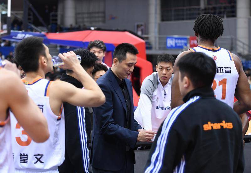 卢伟：北京队几名球员没来但阵容很厚 上海很团结