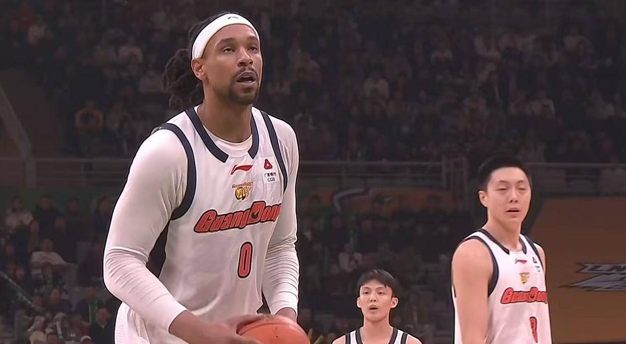 换帅的前奏？广东“七冠教头”霸气放话，朱芳雨施压杜锋！