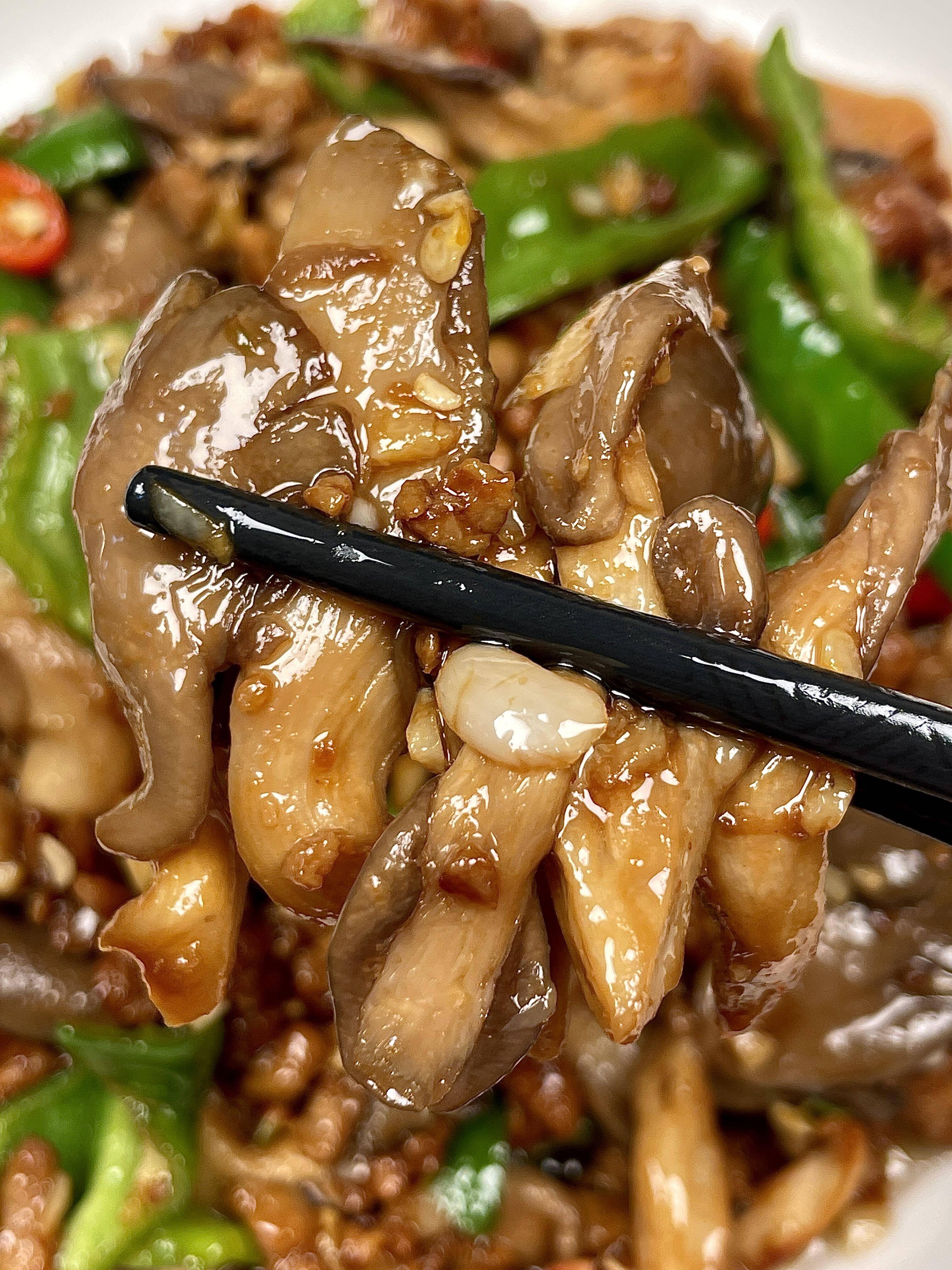平菇炒肉末朴素食材的鲜味魔法