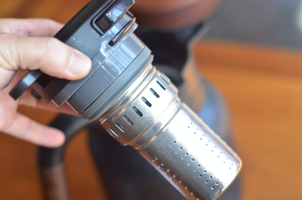 一步到位!宫菱保温壶测评:8层锁温+欧盟认证安全无毒+0胶水