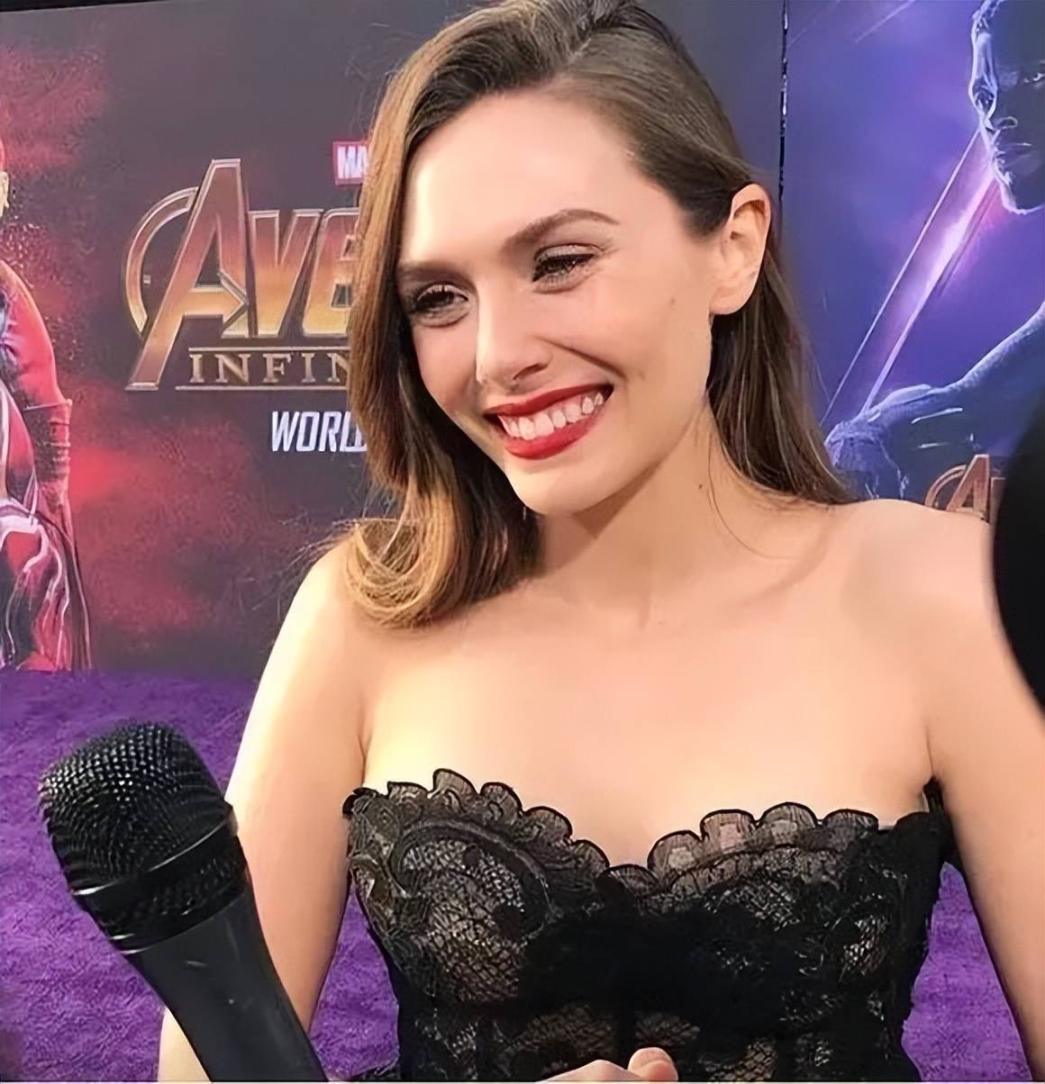 “猩红女巫”伊丽莎白奥尔森写真性感火辣！曾为艺术献身