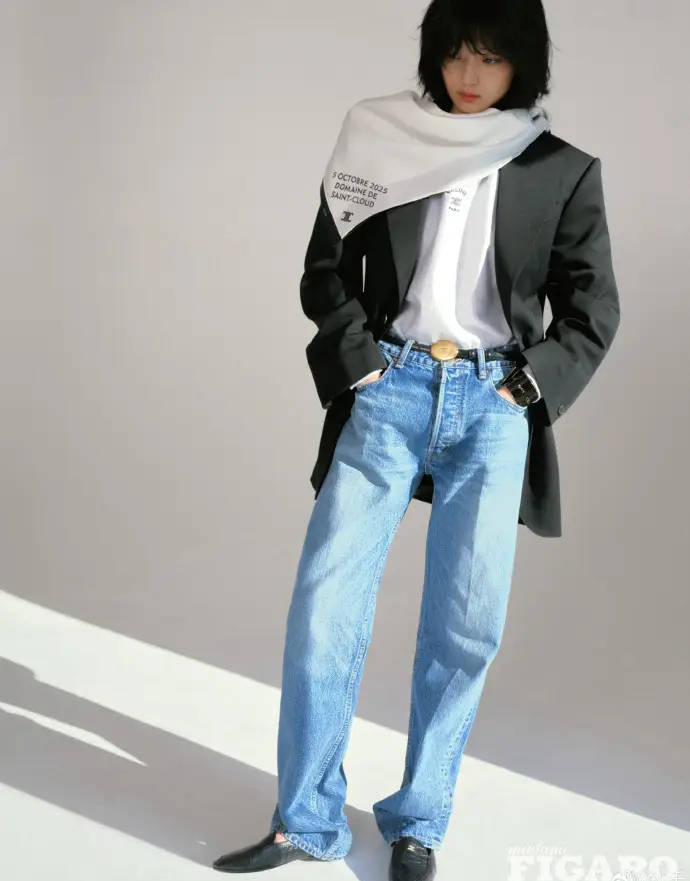 孙千从藏蓝粉裙到黑西装 百变穿搭艺术感满满