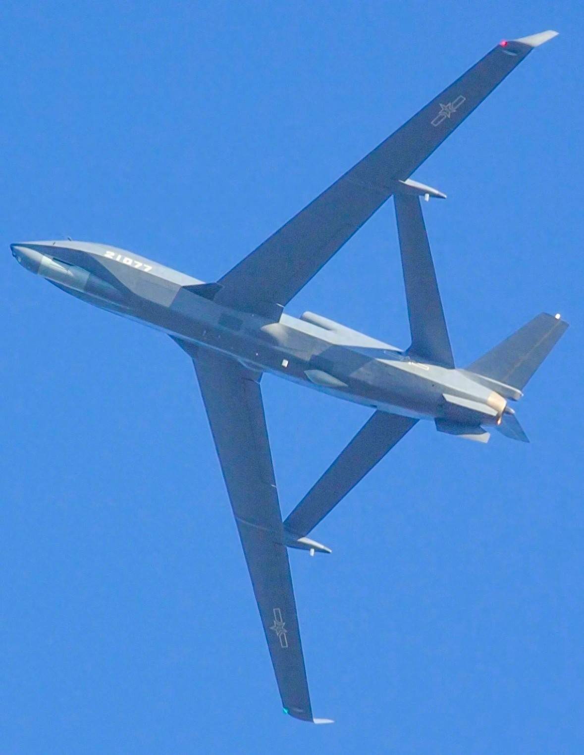 战机f-15j其实用升限仅为19000米且高速拦截时的续航时间不足30分钟