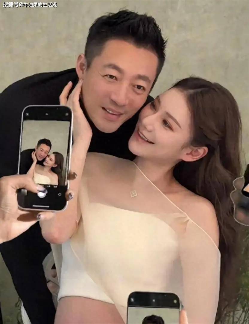 原创            马筱梅拍孕妇照，汪小菲笑得很勉强？玥儿姐弟来北京了，张兰陪着玩