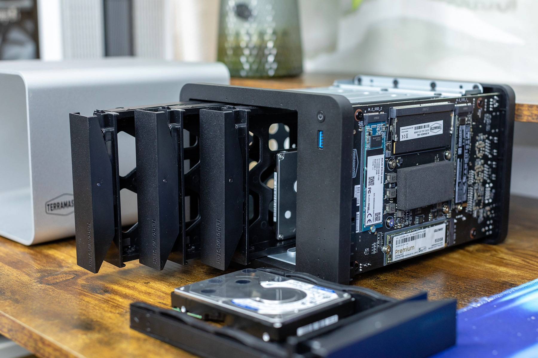 内置AI照片管理,铁威马F4-425 Plus,专业摄影师数据存储利器