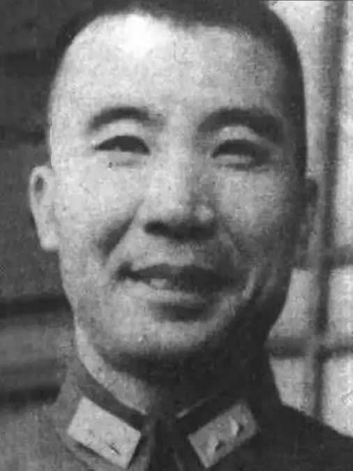 1948年,王耀武在家中藏了2台拖拉机,陈毅不解:你藏这个干什么 (3)