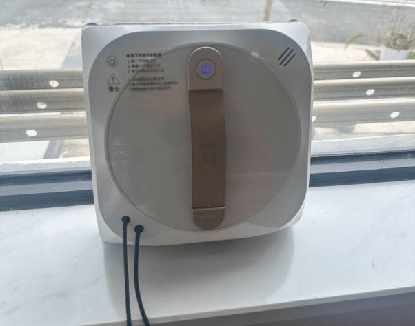 擦窗机器人会把玻璃刮花吗？擦窗机器人的危害有哪些？别盲目买擦窗机，看清这四点再入手