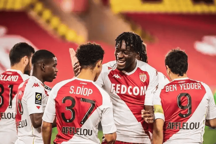 摩纳哥迎战尤文图斯：欧冠中游对决的战术博弈