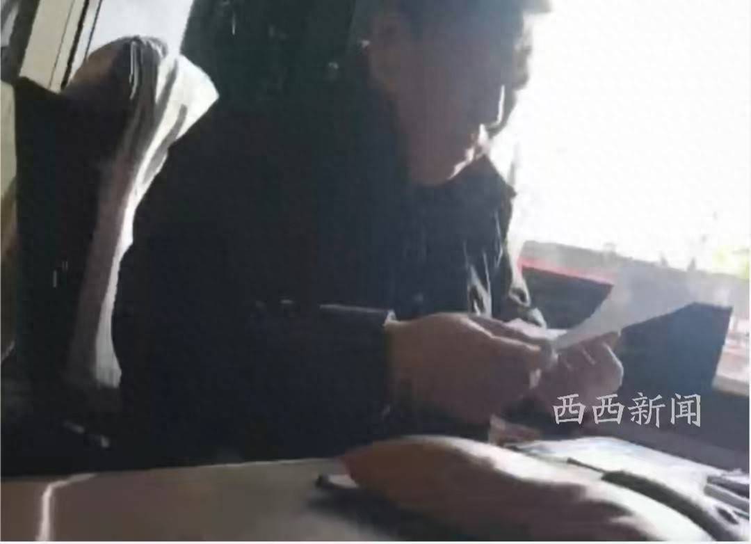 吕梁一医生长期坐诊开处方不属真名?经查系卫健部门公职人员(图1)