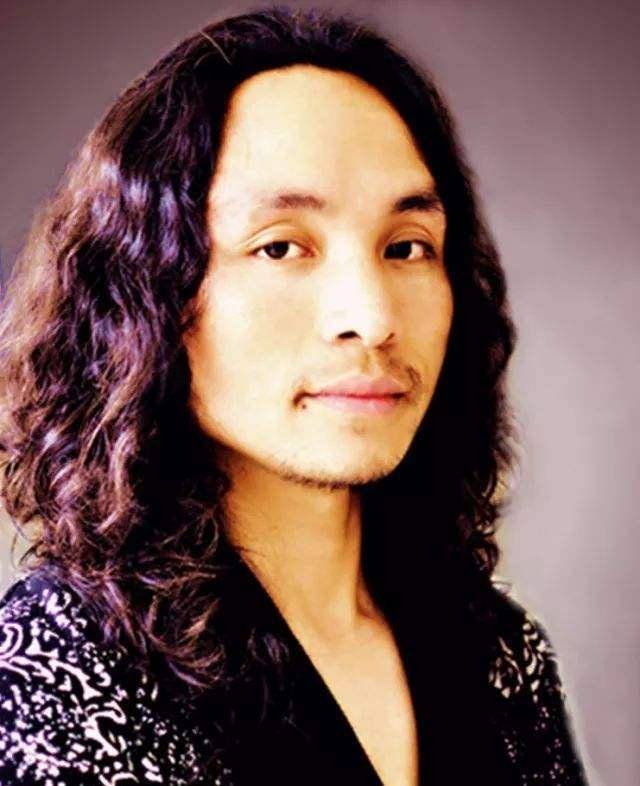 他用10年找一位模特，找到后40年只画她一人，网友：最执着的画家