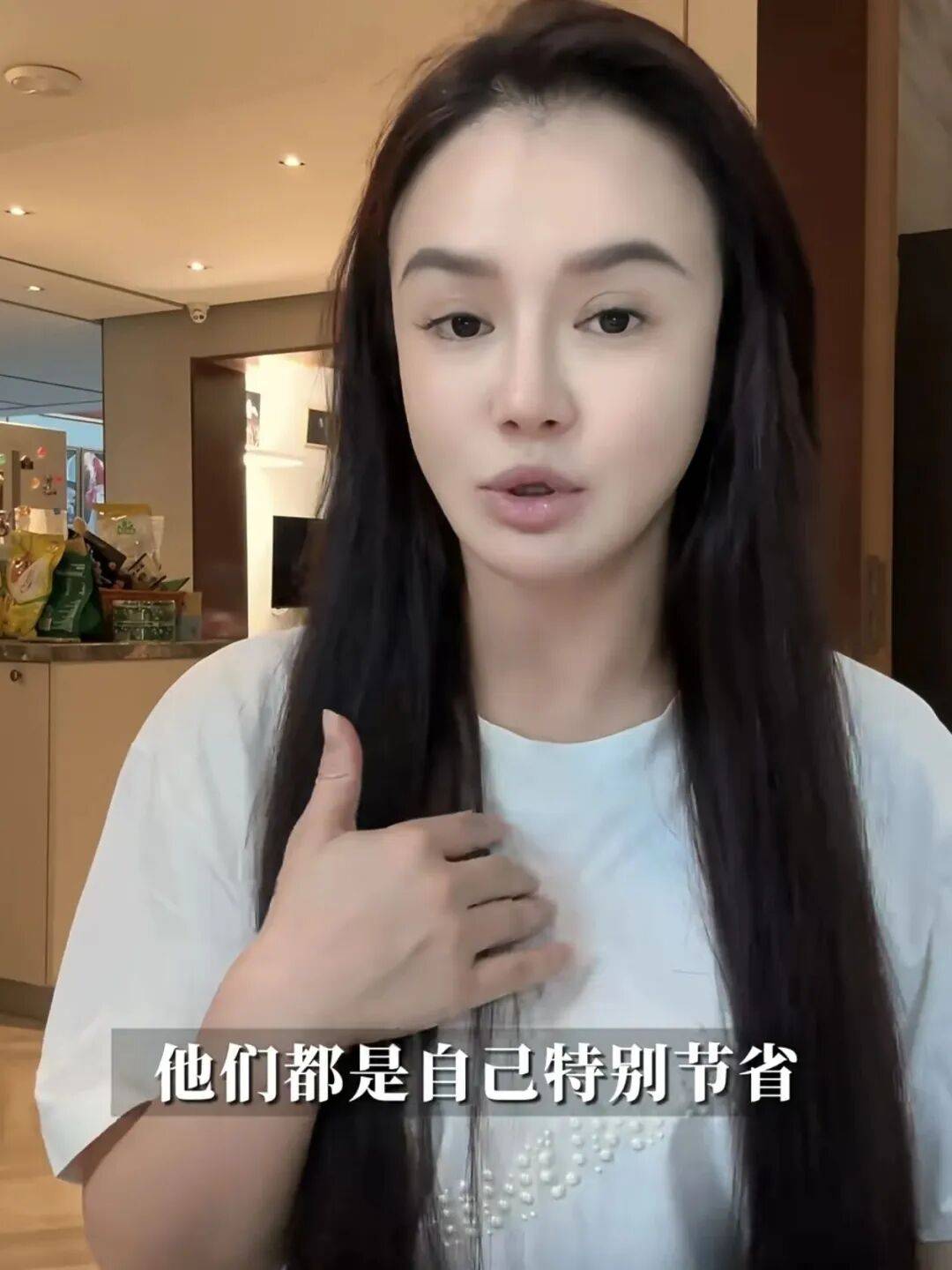 原创            一顿饭40元精打细算，娇妻冉莹颖撑起了“拳王”一家人