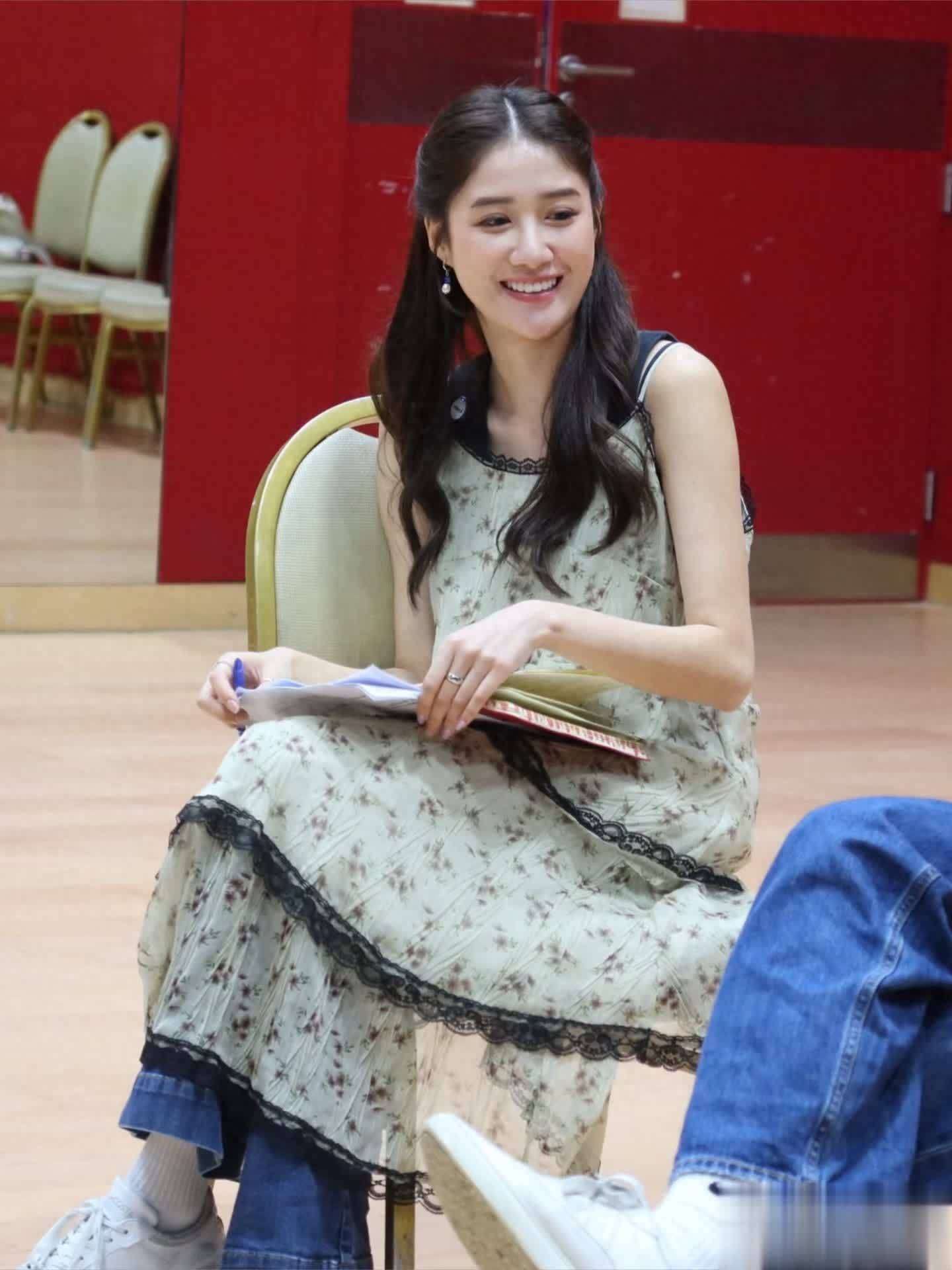 黄泳嘉晒TVB工作两年碎片写真照引关注