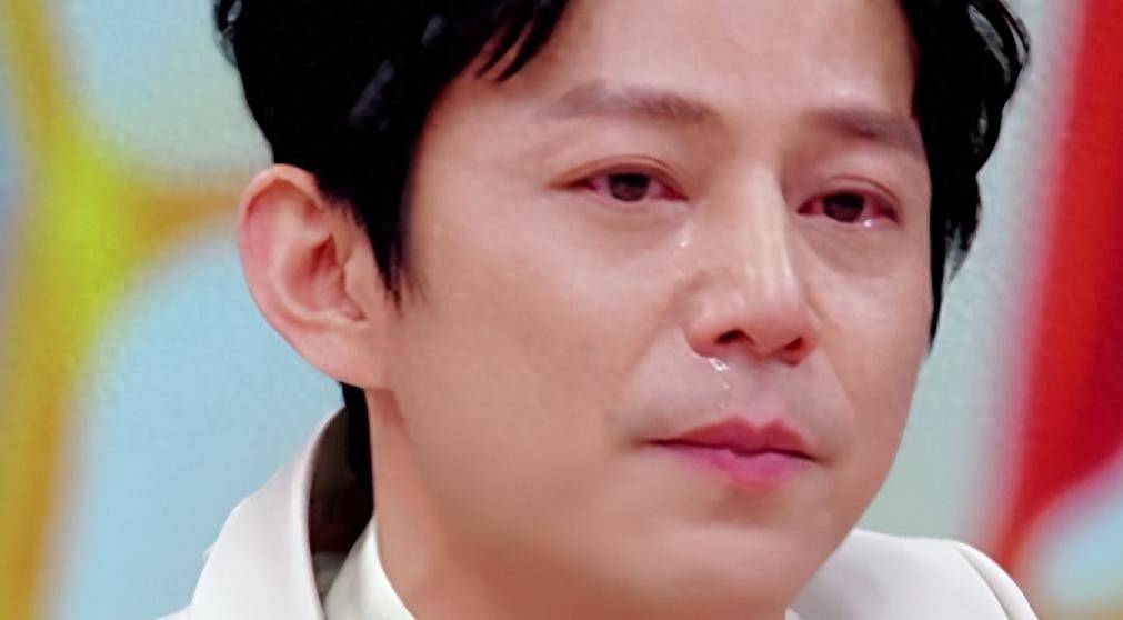 原创            人前光鲜人后心酸！51岁无妻无子的何炅，已然走上了另一条路