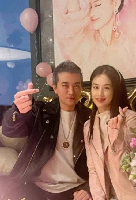 离婚1年后，黄圣依和杨子的输赢，终是在2个孩子身上见分晓