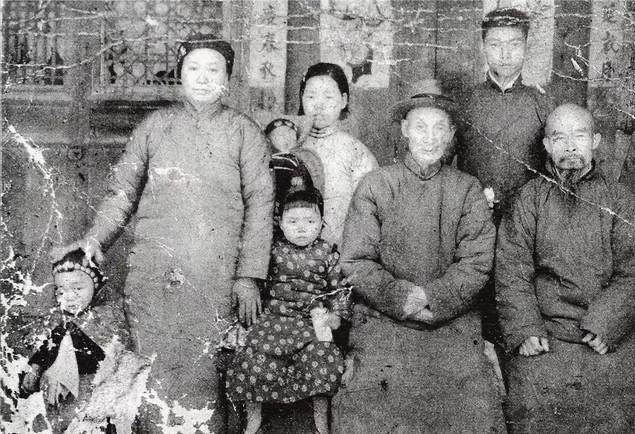 三星堆是外星人创立的吗？为何发掘出的青铜雕像都是浓眉大眼