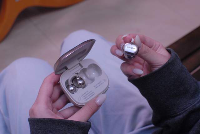 当贝Dangbei Air1耳夹式蓝牙耳机评测：抗菌，AI黑科技，无感佩戴