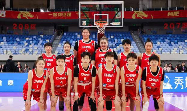 中国女篮热身赛大胜56分引发热议，球迷质疑对手实力过弱