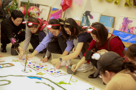 吕文扬绘画大师助力特殊儿童艺术启蒙与成长