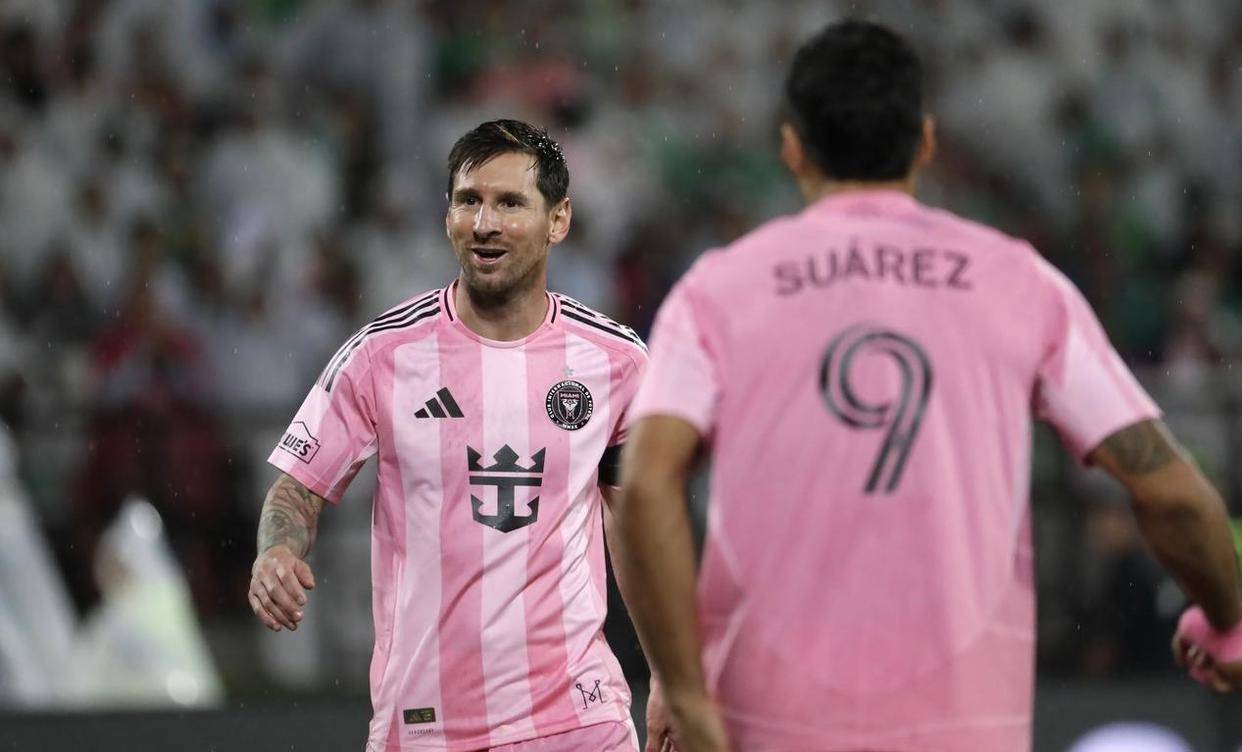 ميسي  "ملك كرة القدم"