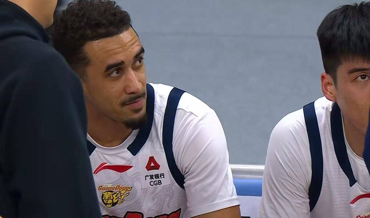 奎因or麦考尔2选1！广东队被迫囤积内线群，杜锋将打造双大外援？