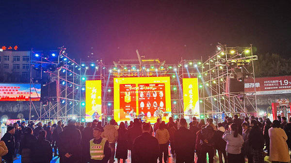 巴中市“灯耀米仓·非遗贺马年”新春米仓集市圆满开市 赋能民生添年味 品牌引领促发展 