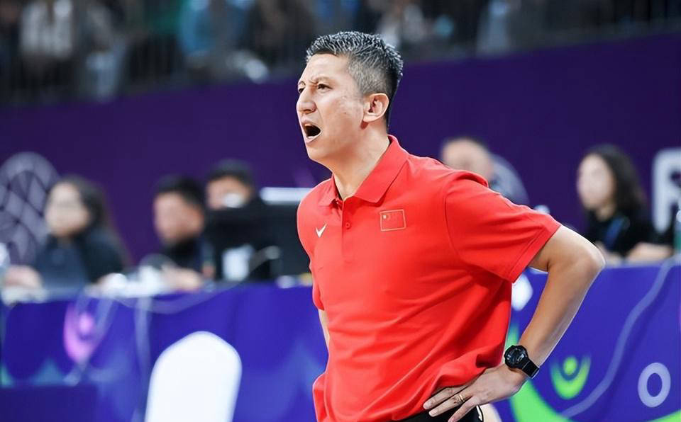 中国男篮最新12人名单揭晓！徐杰胡明轩遗憾落选，能否战胜日本队？