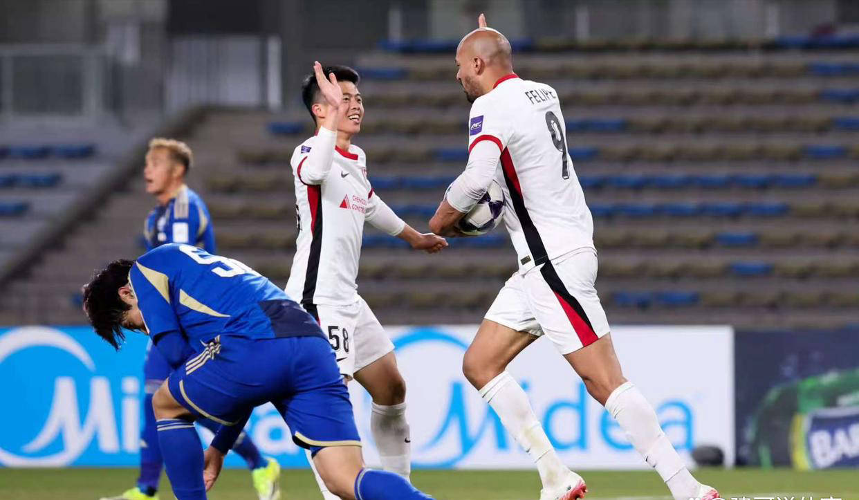 蓉城锋霸确认归化意愿！川媒：满5年资格具备，状态火爆，或成国足绝对利器