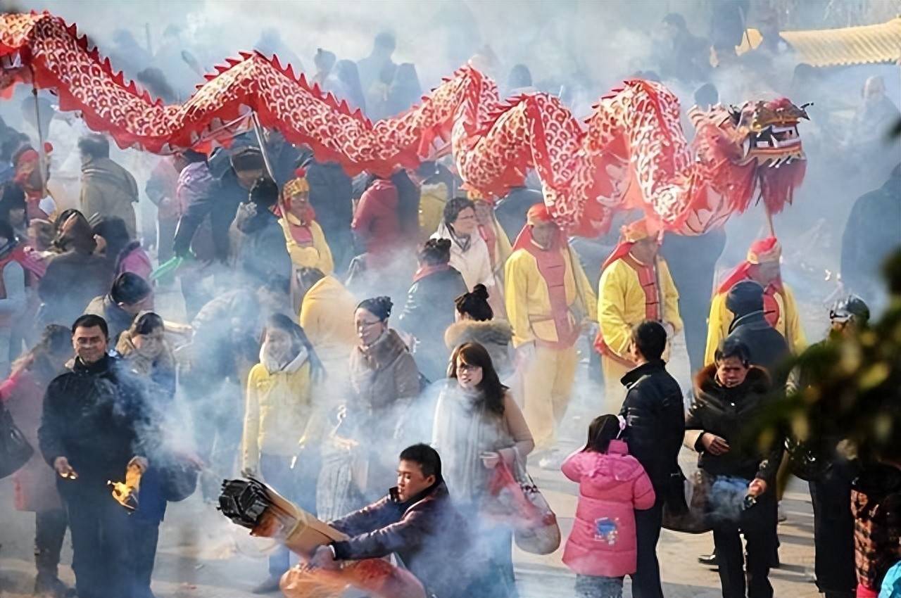 日韩旅游业急眼了,中国春节狂揽8200万外国人,免签红利杀疯了! -华闻时空