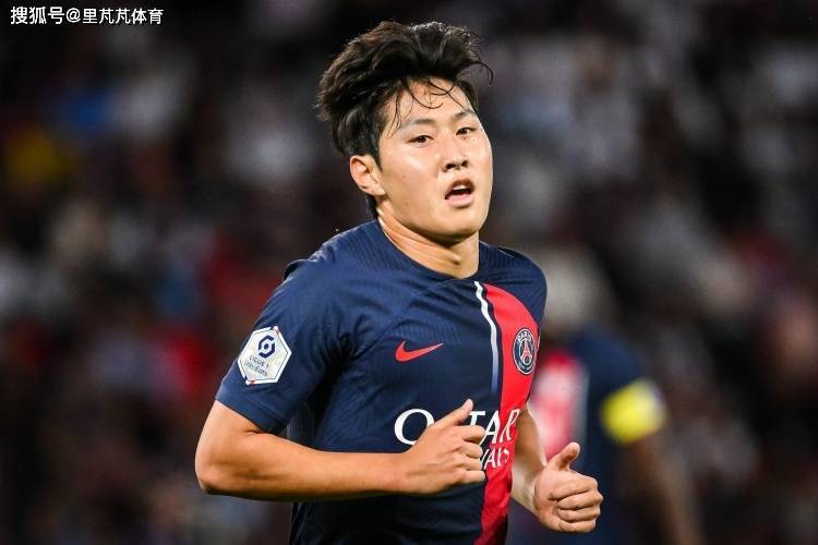 “新一哥”不如“老一哥”?李刚仁捧起足球先生奖,却不被信任