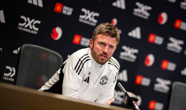 一夜巨变！曼联主帅人选惊现新动向，欧冠前景面临多重变数