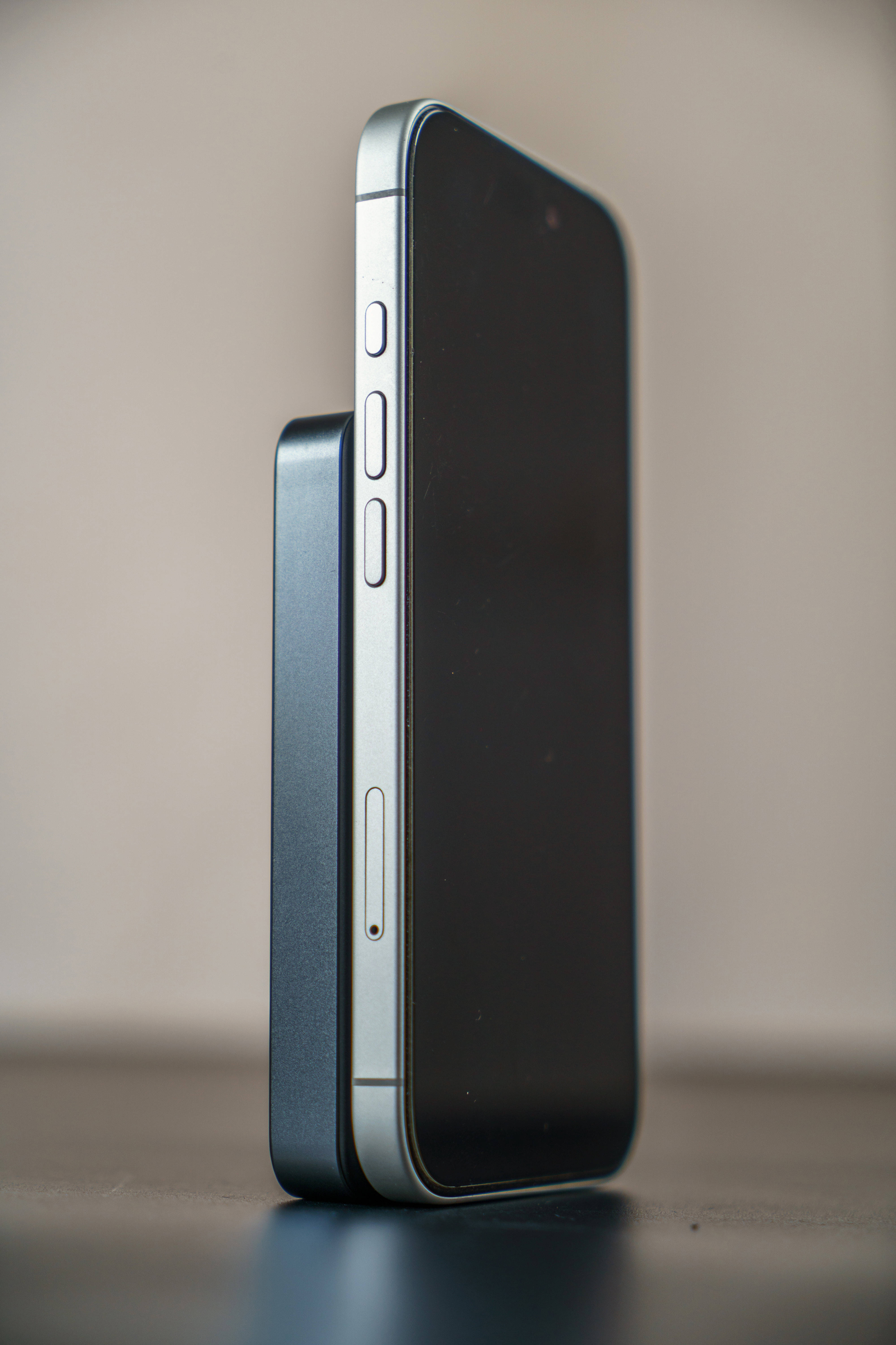 真15W无线快充的黑鲨刀锋3自带线磁吸充电宝体验分享