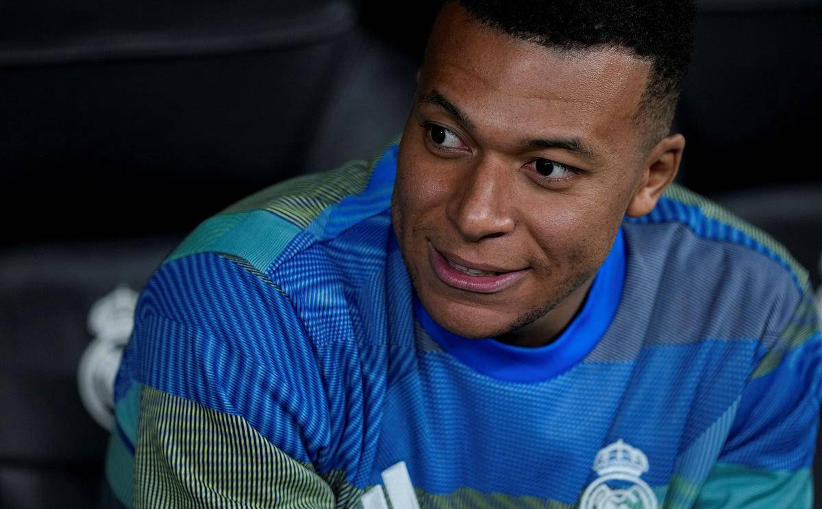 姆巴佩膝盖扭伤,却仍坚决要冲击世界杯,是否会重蹈卡卡和乌姆蒂蒂的覆辙?