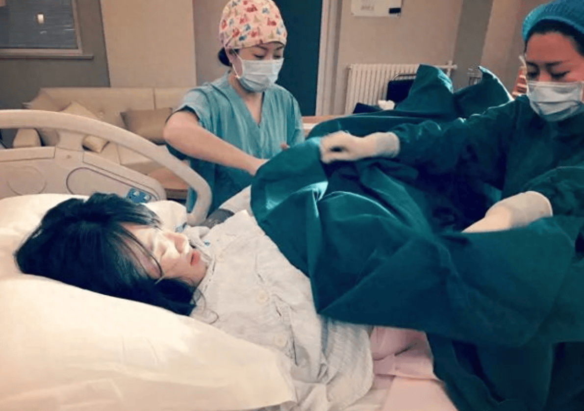 代表建议:三孩家庭每月补贴5000元至孩子3岁,你生吗？