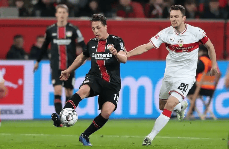 德甲焦点战：弗赖堡VS勒沃库森，攻防对决谁主沉浮？