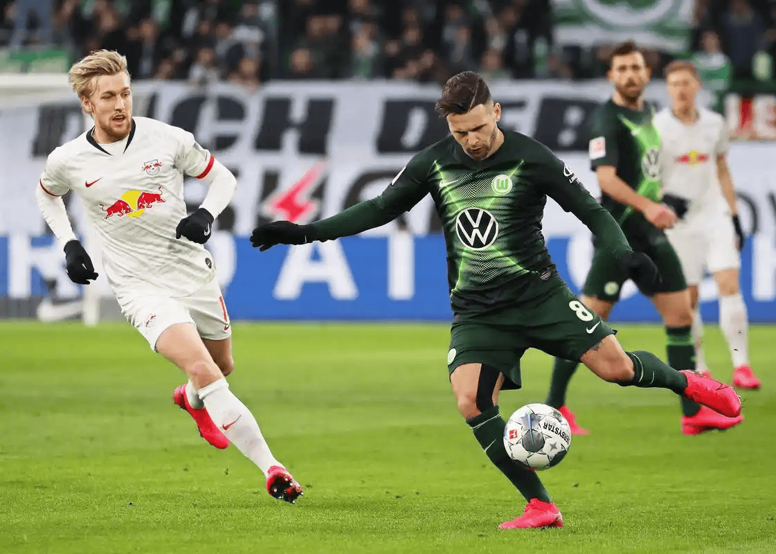 德甲保级关键战：沃尔夫斯堡VS汉堡，生死较量一触即发