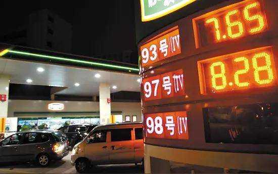 比亚迪扔出“闪充”王炸，这回燃油车真的危险了？