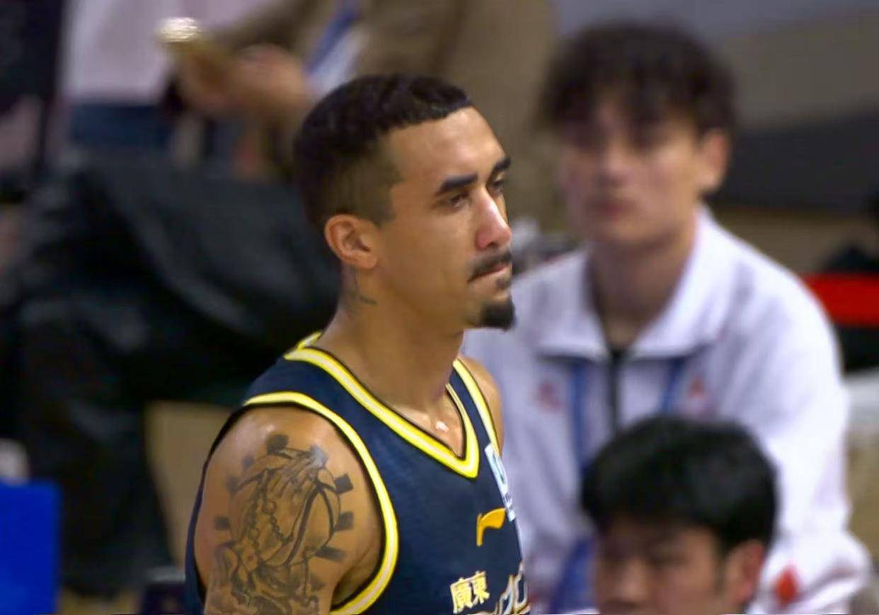 下个赛季改为三外援？广东队惨遭重创，逼杜锋“3选1”裁掉奎因